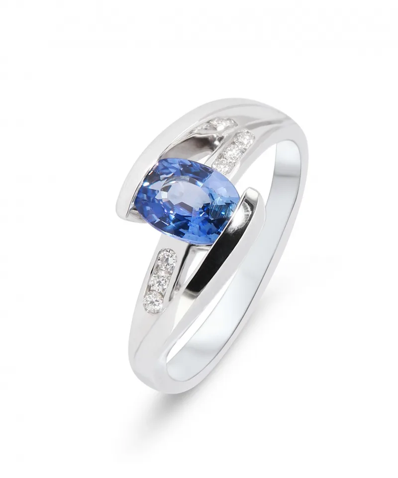 Bague Or Blanc 750 Saphir de Ceylan Ovale 7x5 et Diamant