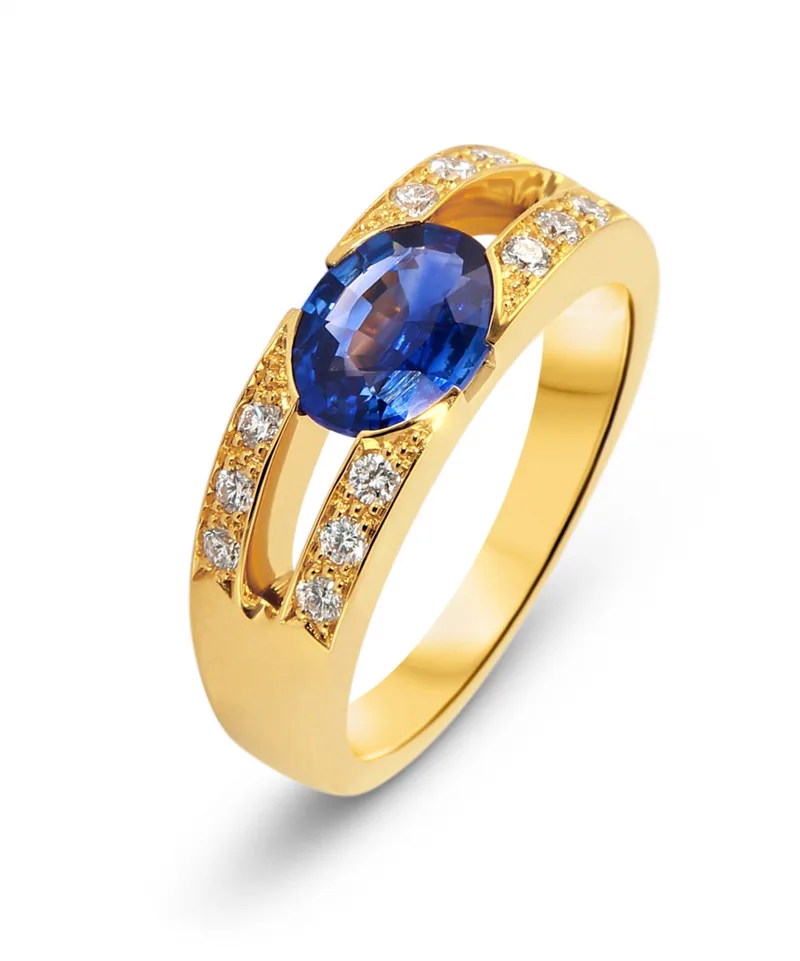Bague Saphir Ovale 8x6mm Or Jaune et Diamants